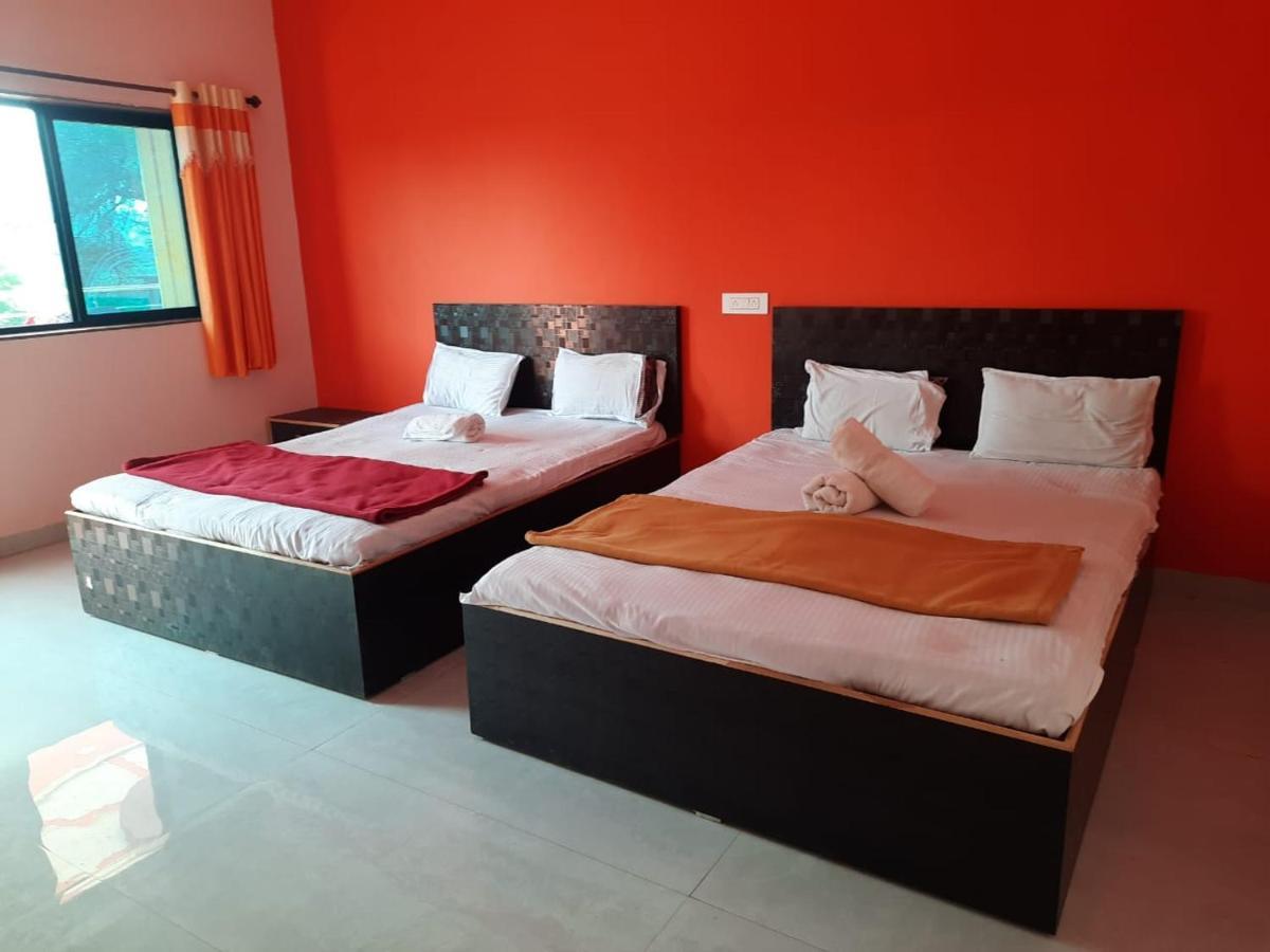 Hotel Nisarg Lodging And Restaurant Aurangábád Kültér fotó