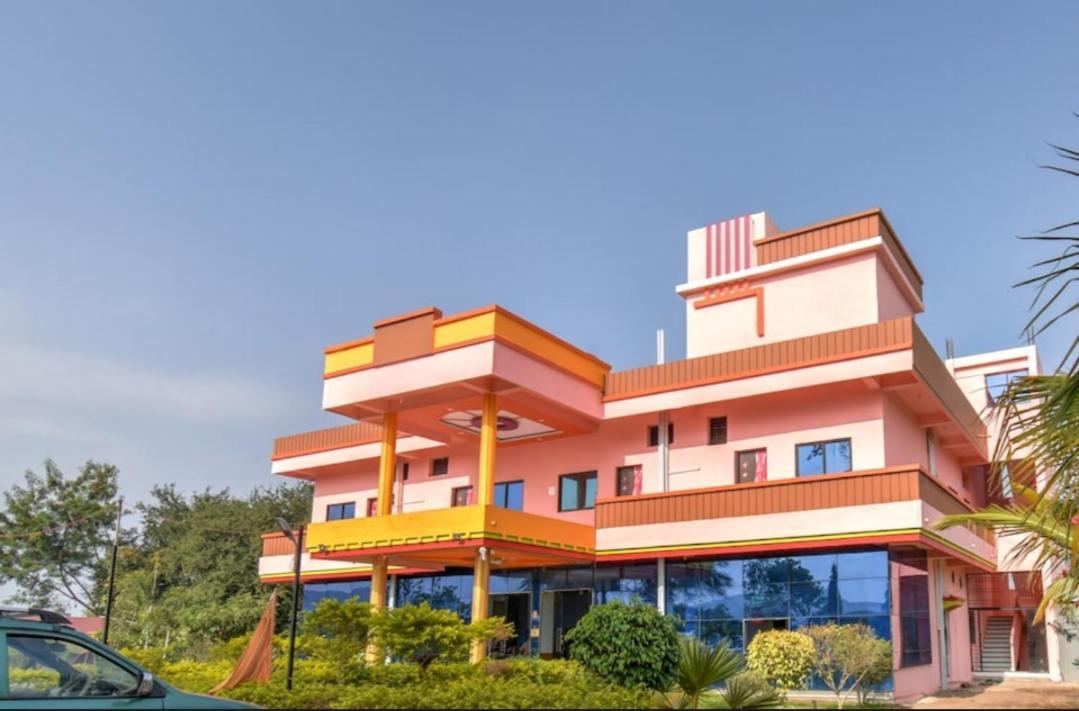 Hotel Nisarg Lodging And Restaurant Aurangábád Kültér fotó
