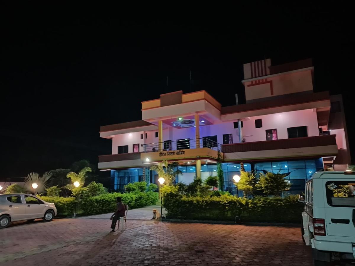 Hotel Nisarg Lodging And Restaurant Aurangábád Kültér fotó