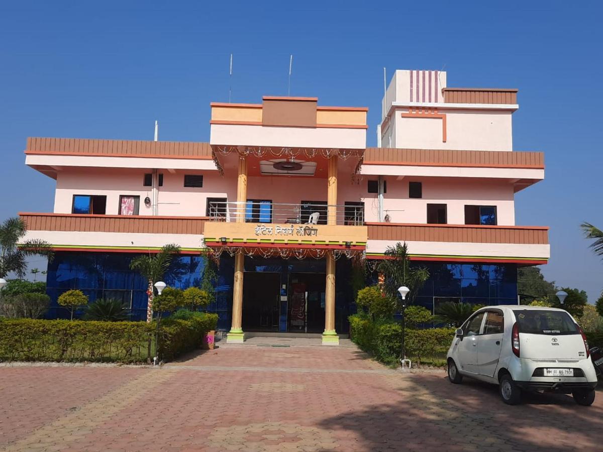 Hotel Nisarg Lodging And Restaurant Aurangábád Kültér fotó