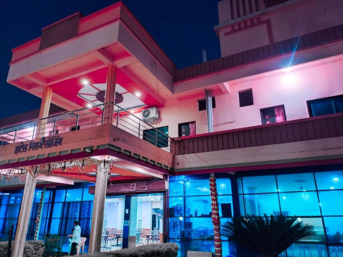 Hotel Nisarg Lodging And Restaurant Aurangábád Kültér fotó