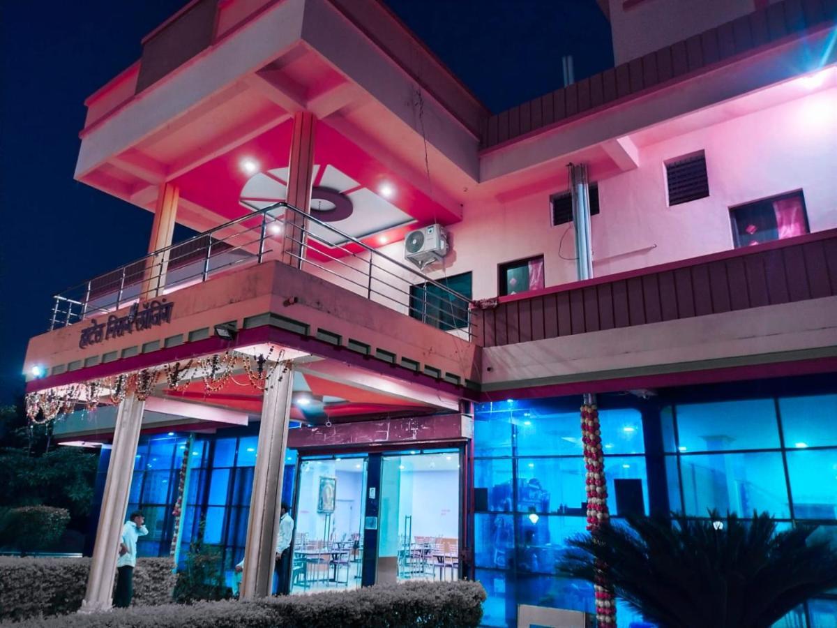 Hotel Nisarg Lodging And Restaurant Aurangábád Kültér fotó