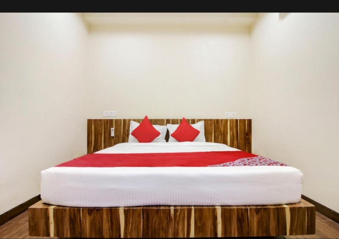 Hotel Nisarg Lodging And Restaurant Aurangábád Kültér fotó