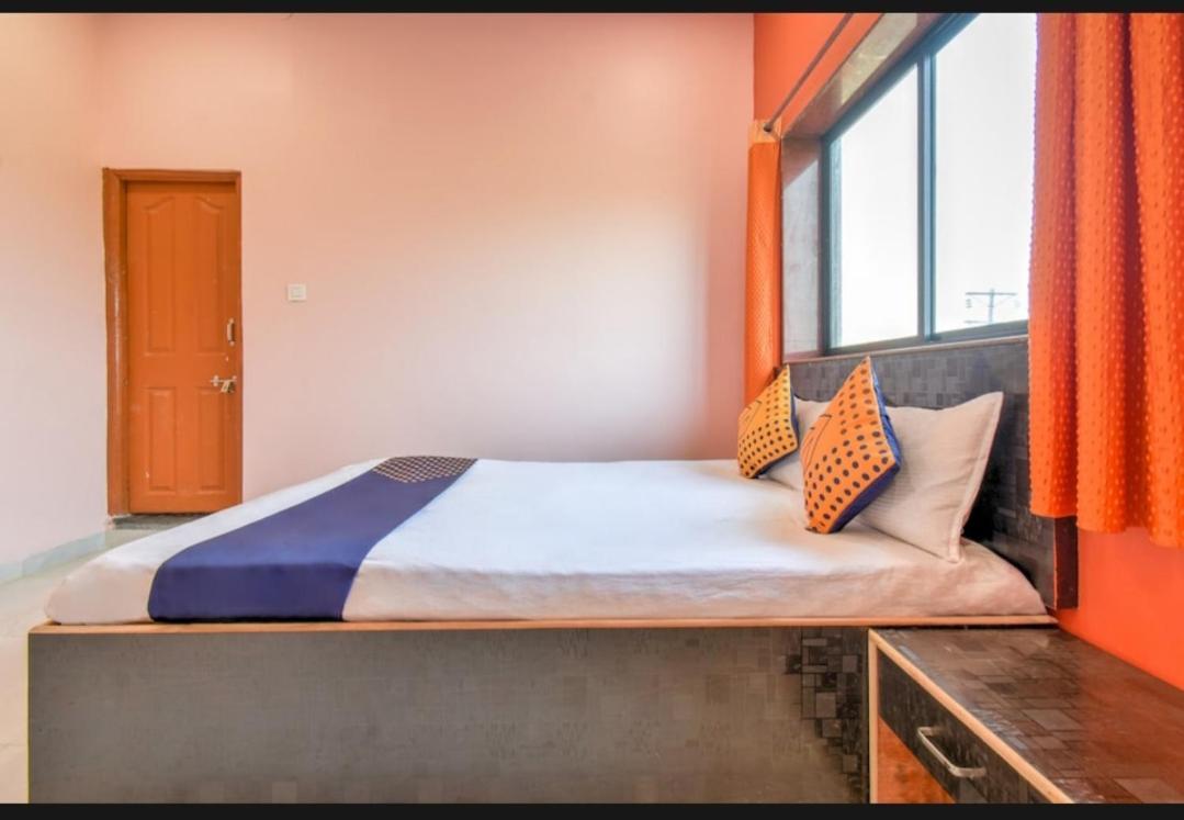 Hotel Nisarg Lodging And Restaurant Aurangábád Kültér fotó